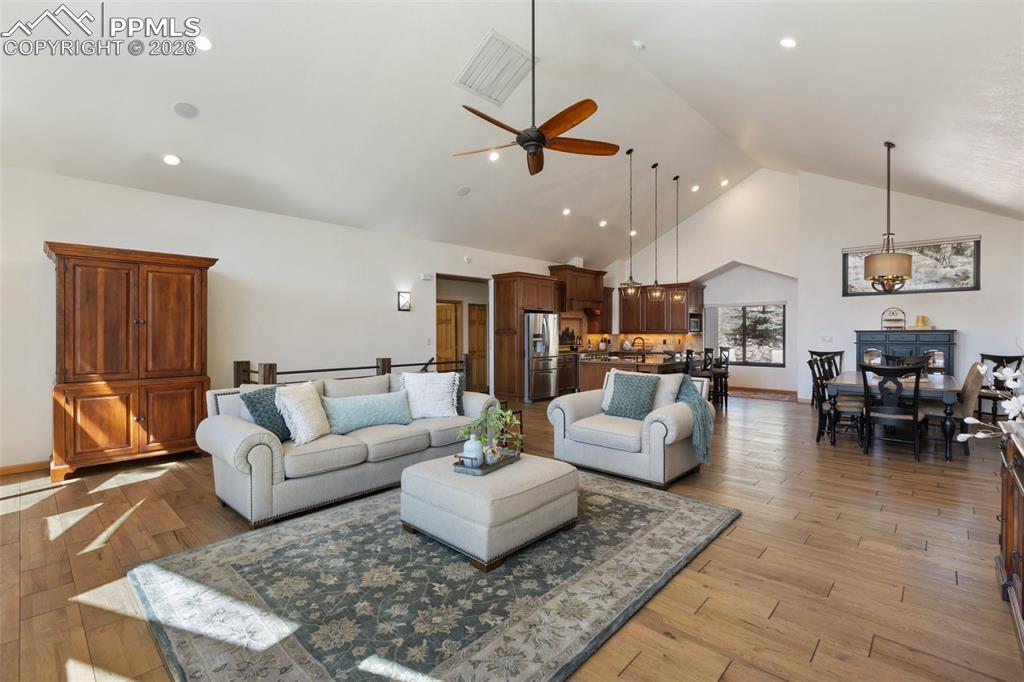 Image 8 of 50: Living Room