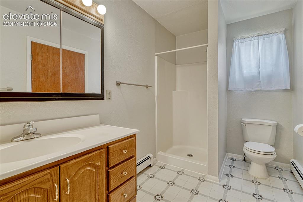 Image 17 of 41: Bathroom