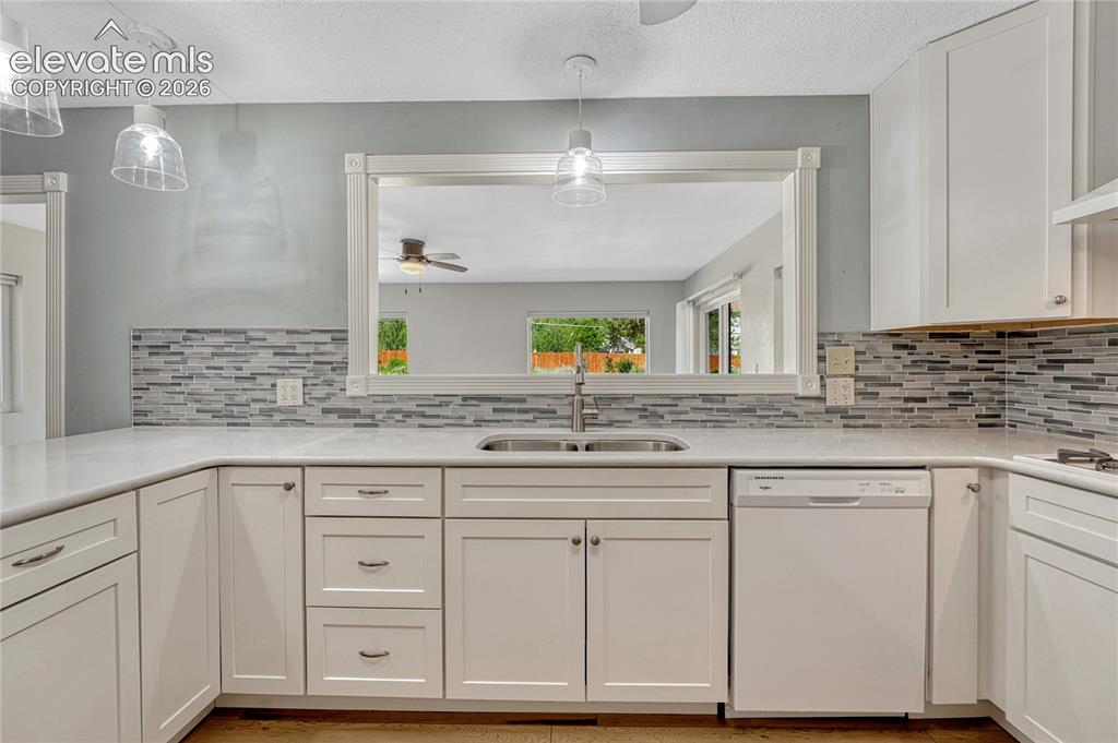 Image 7 of 41: Kitchen
