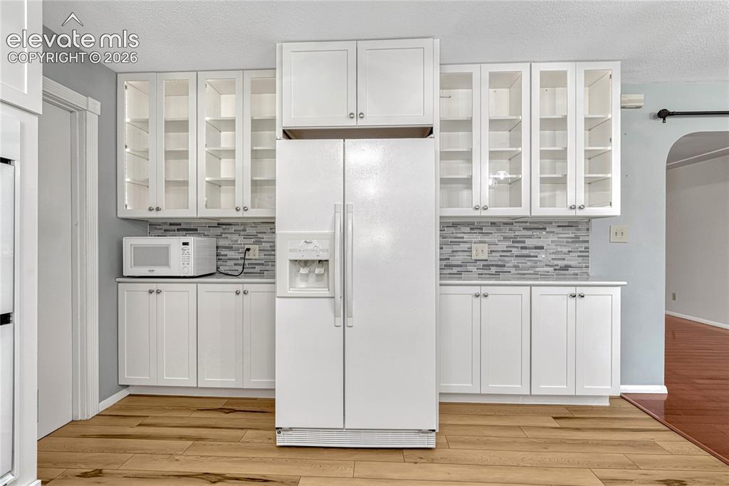 Image 9 of 41: Kitchen