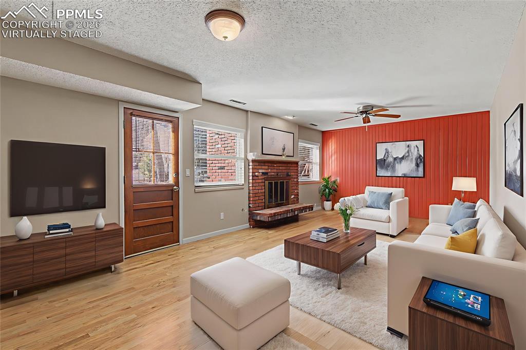 Image 17 of 50: Virtually Staged