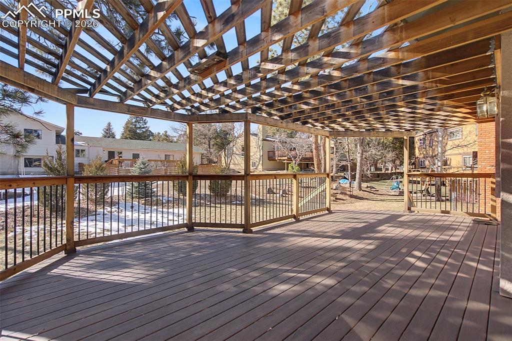 Image 39 of 50: Deck