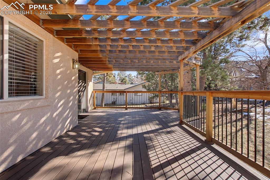 Image 41 of 50: Deck