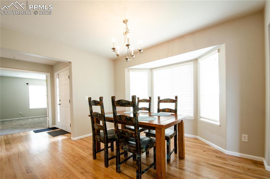 Image 8 of 50: Dining Area