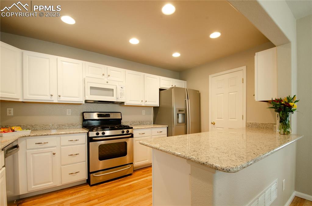 Image 9 of 50: Kitchen