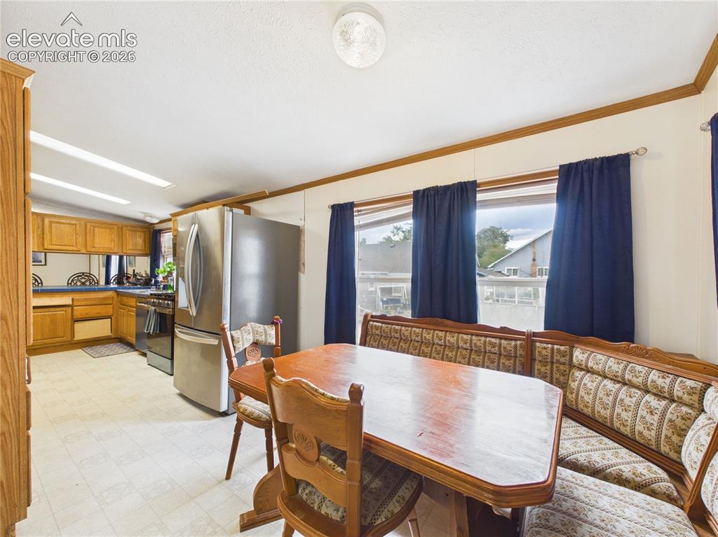 Image 16 of 34: Dining Area