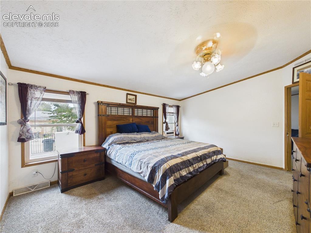 Image 18 of 34: Bedroom