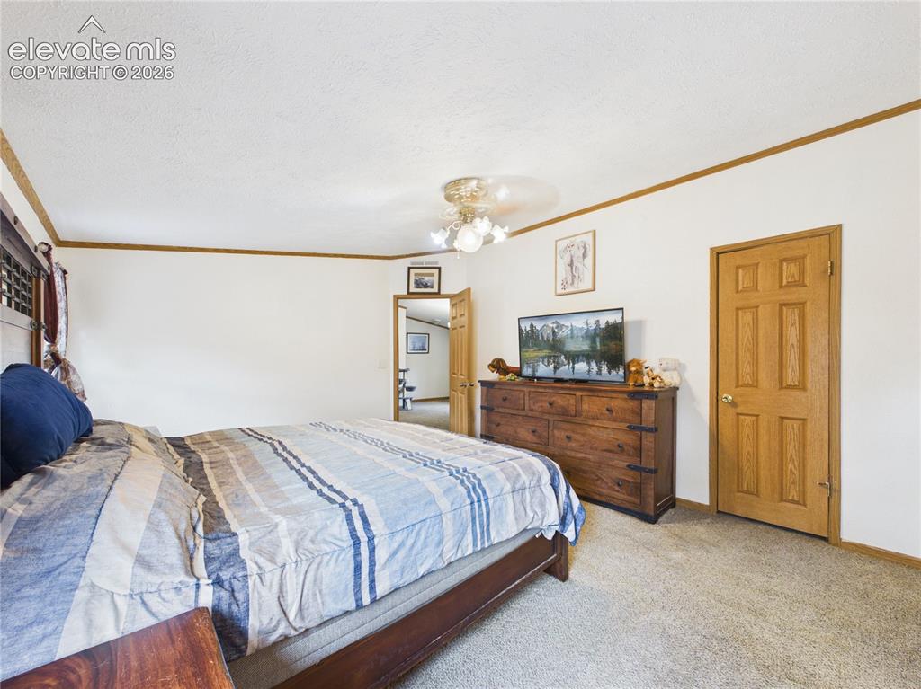 Image 19 of 34: Bedroom