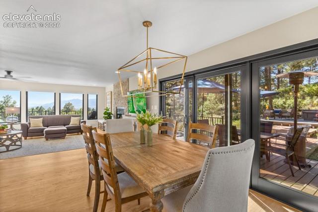 Image 11 of 50: Dining Area