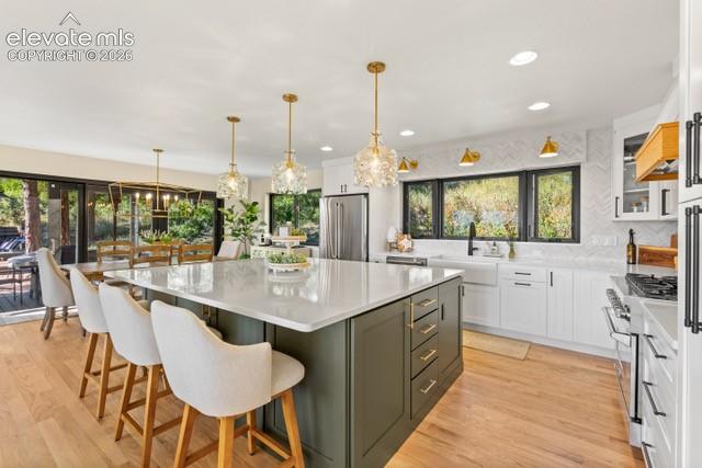 Image 14 of 50: Kitchen