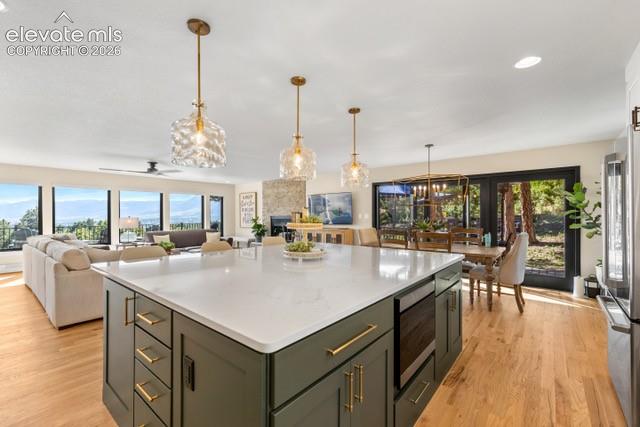 Image 16 of 50: Kitchen