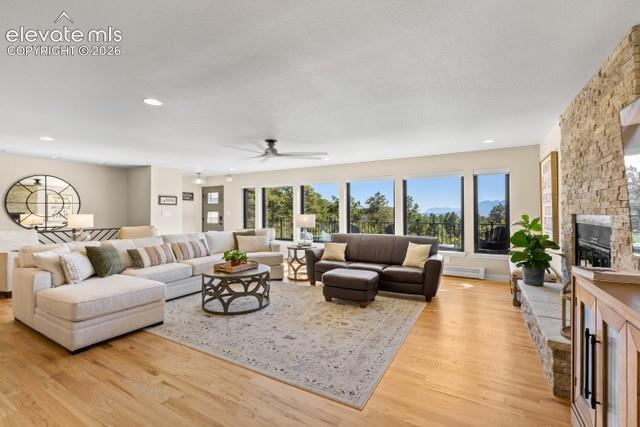 Image 8 of 50: Great Room