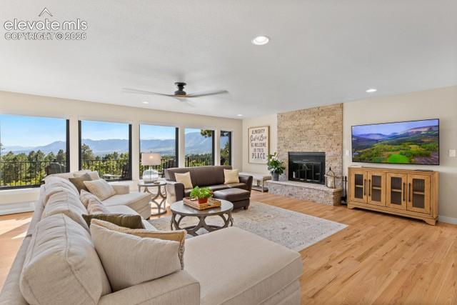 Image 9 of 50: Great Room