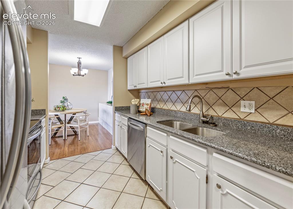 Image 14 of 33: Kitchen