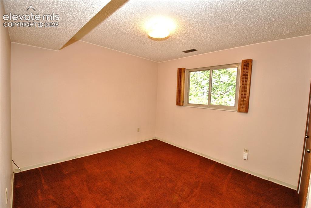 Image 20 of 29: Bedroom