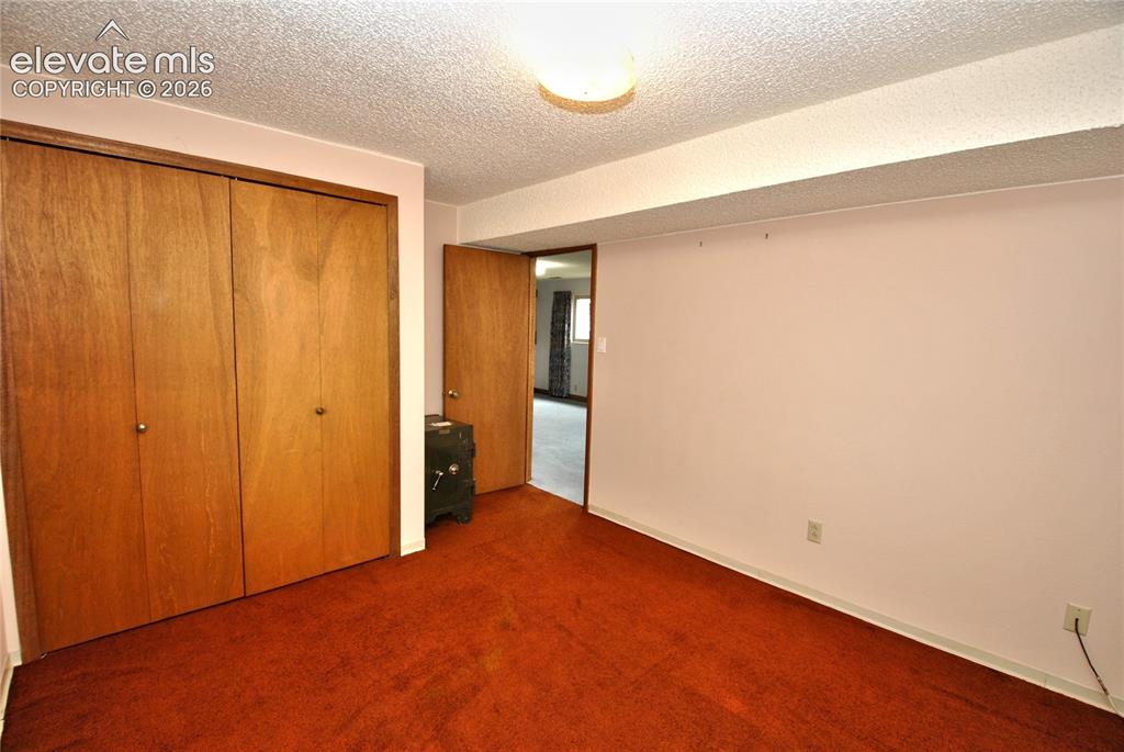 Image 21 of 29: Bedroom