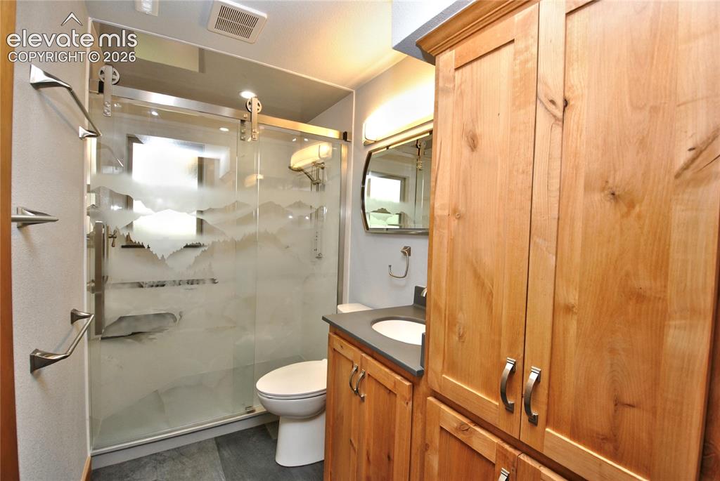 Image 22 of 29: Bathroom