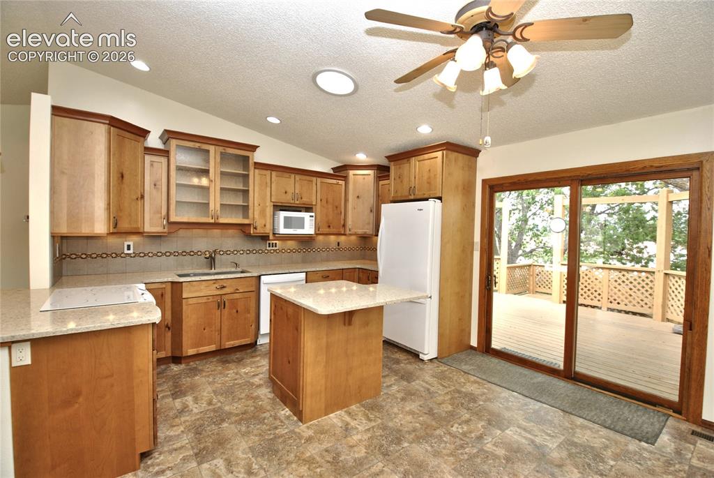 Image 8 of 29: Kitchen