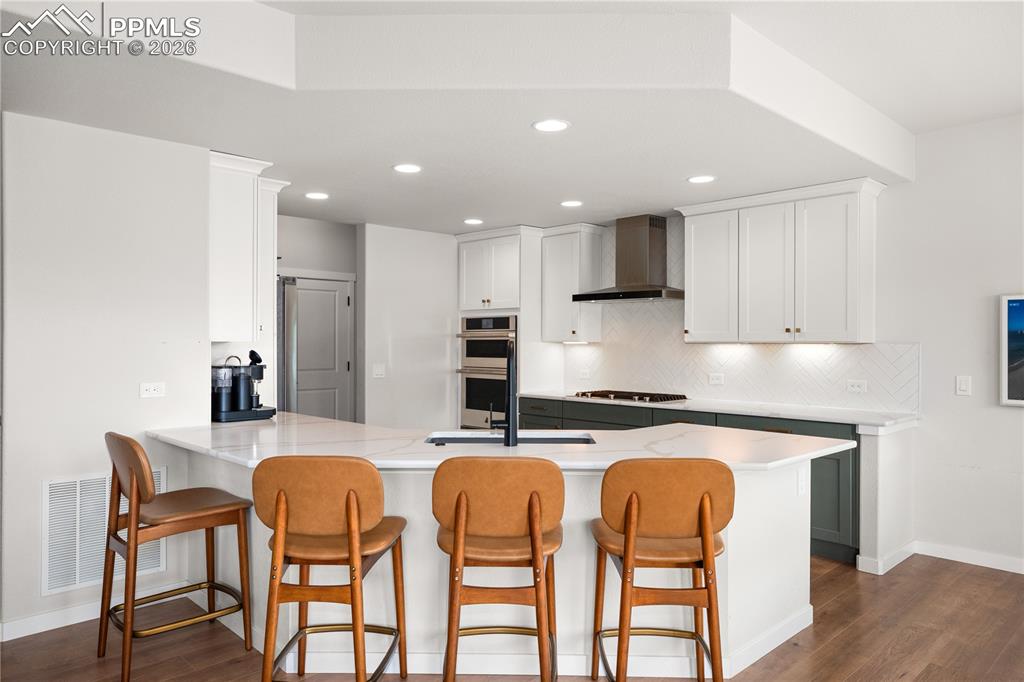 Image 12 of 36: Kitchen