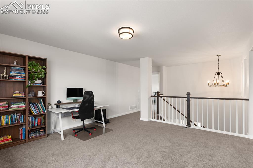 Image 17 of 36: Office