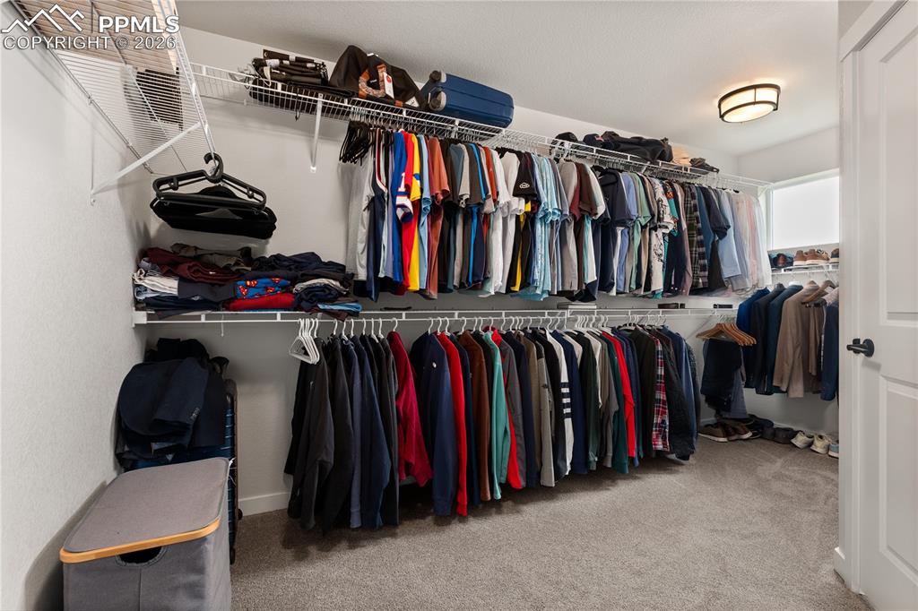 Image 22 of 36: Closet