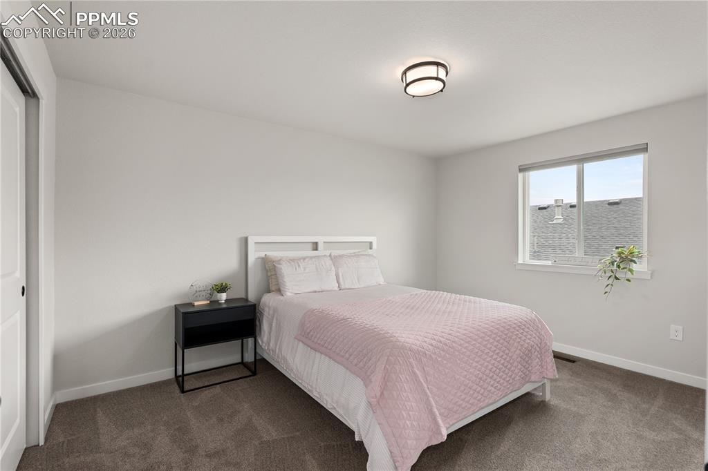 Image 25 of 36: Bedroom