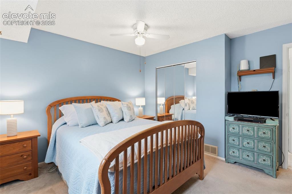 Image 41 of 48: Bedroom