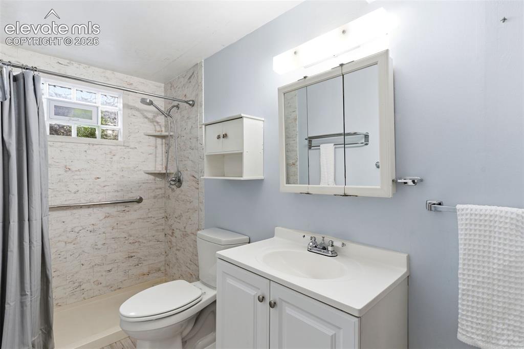 Image 45 of 48: Bathroom