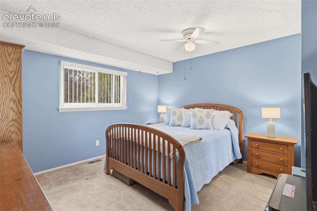 Image 7 of 48: Bedroom