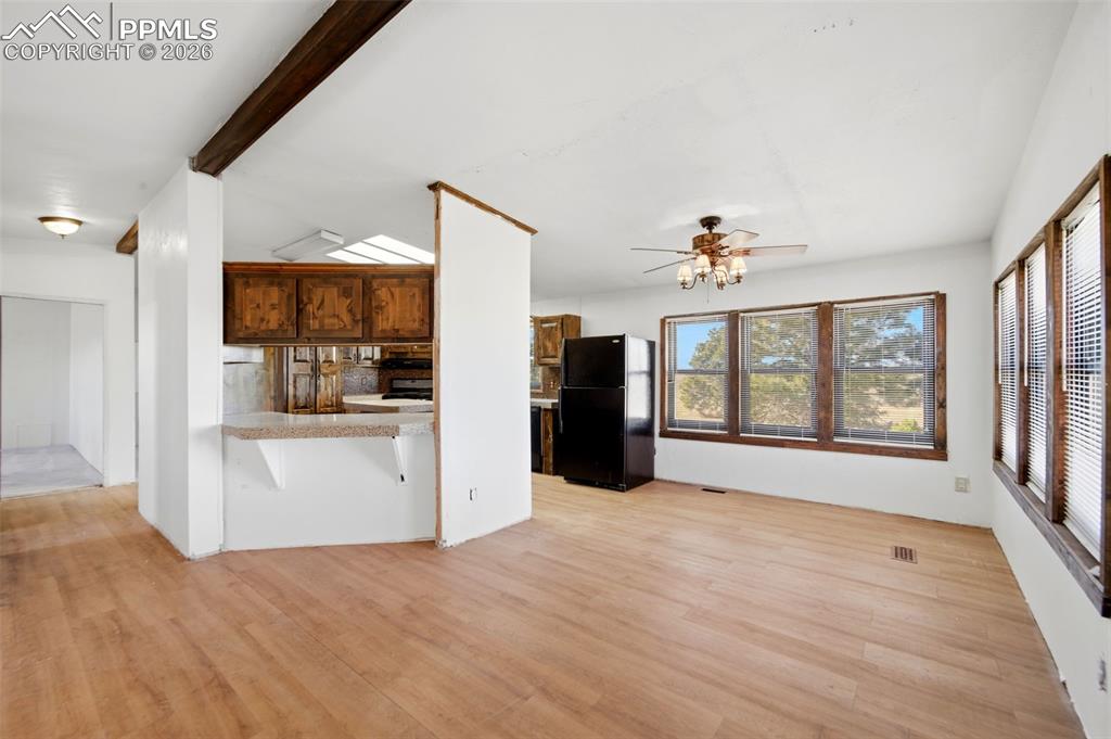 Image 13 of 39: Kitchen