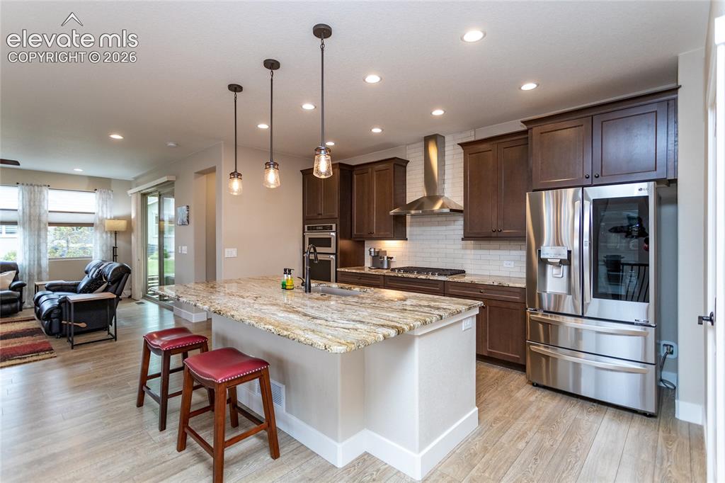 Image 10 of 47: Kitchen