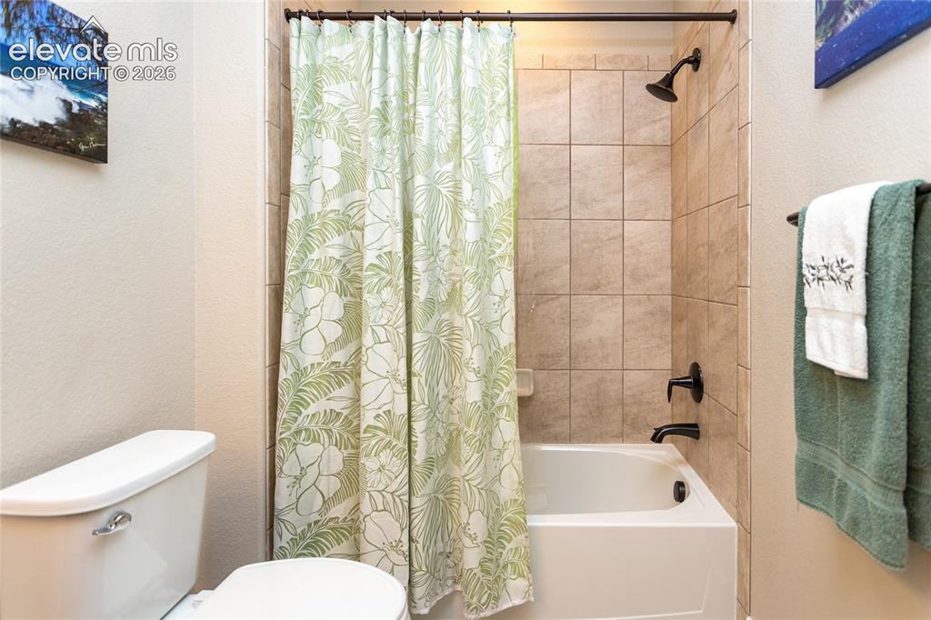 Image 23 of 47: Jr. Suite Bathroom
