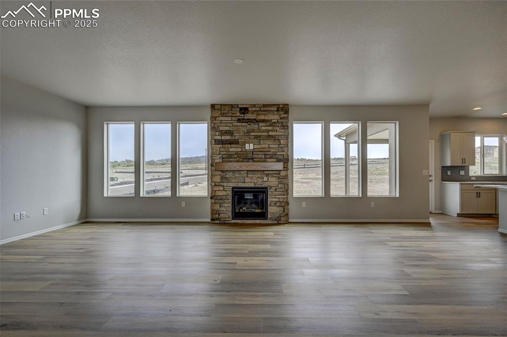 Image 14 of 39: Living Room