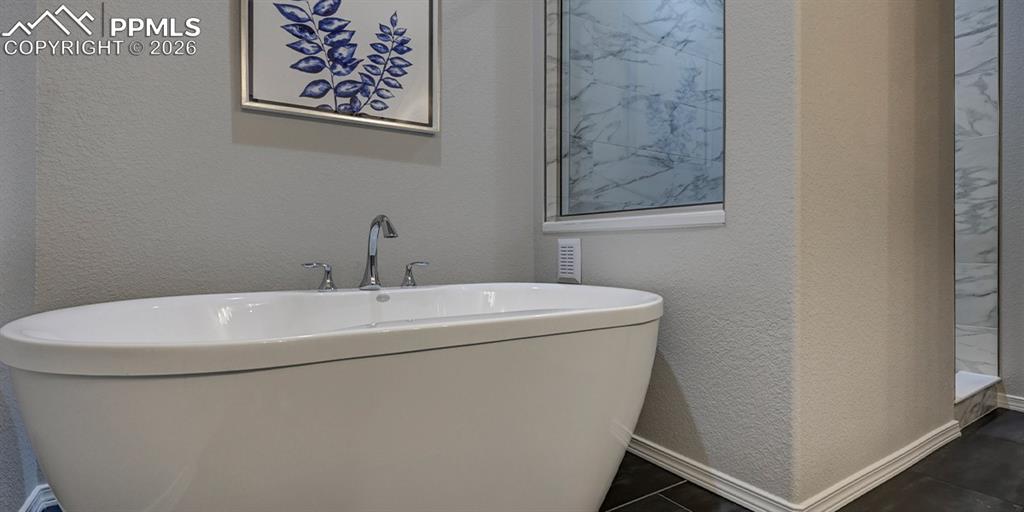 Image 24 of 39: Bathroom