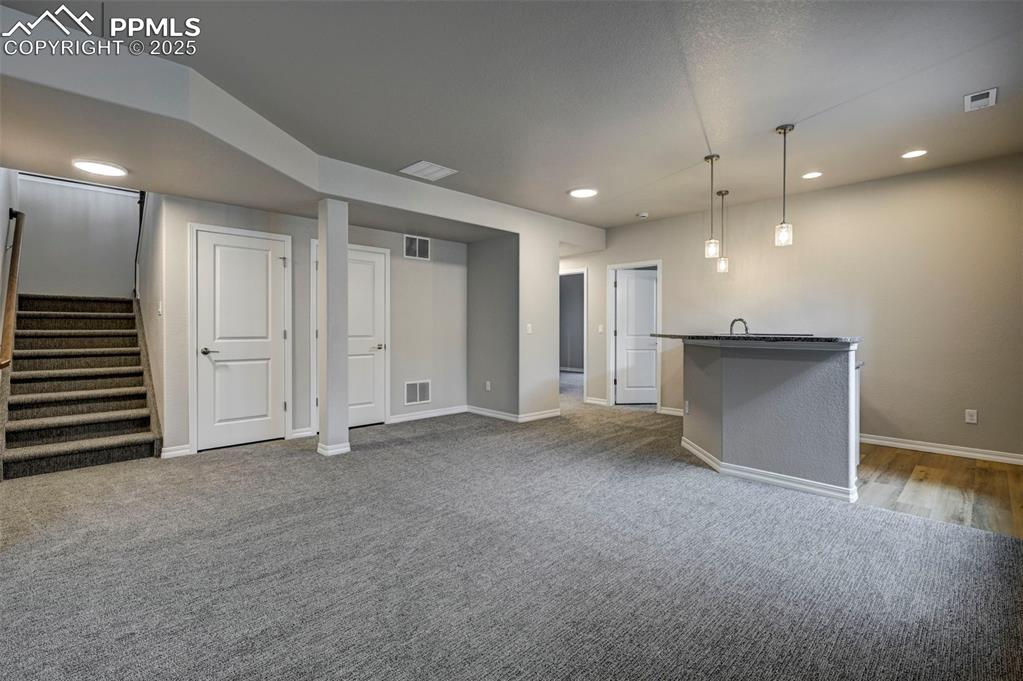 Image 33 of 39: Living Room