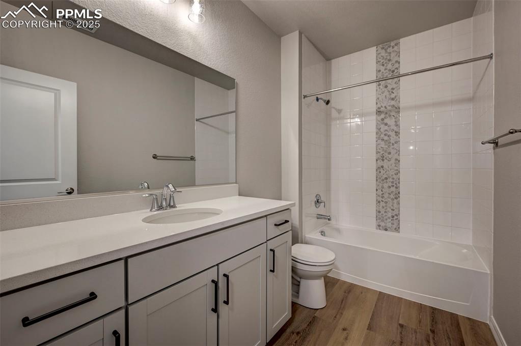 Image 36 of 39: Bathroom