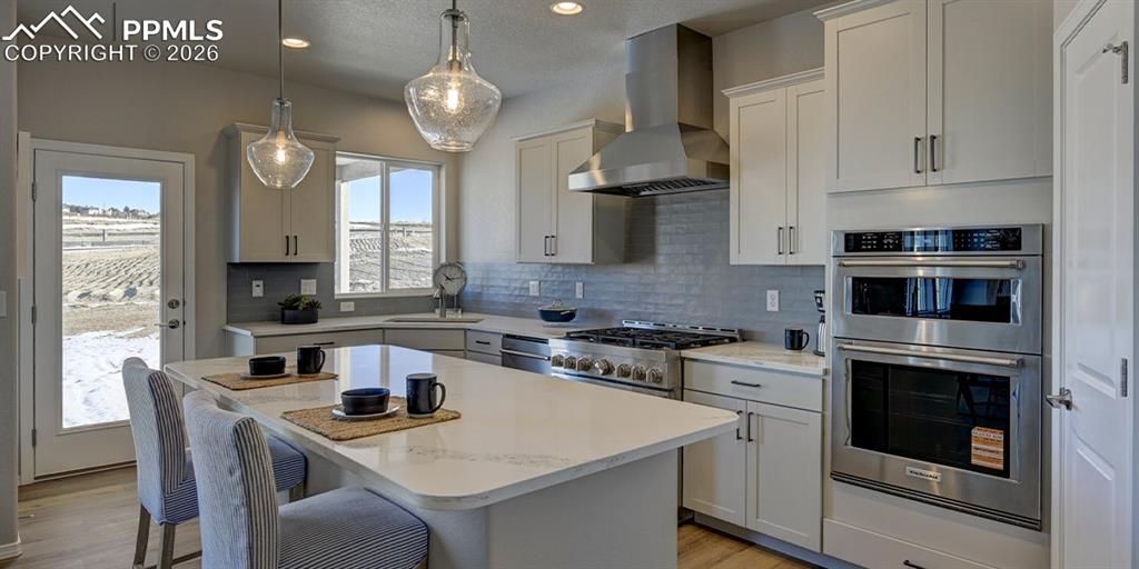 Image 6 of 39: Kitchen