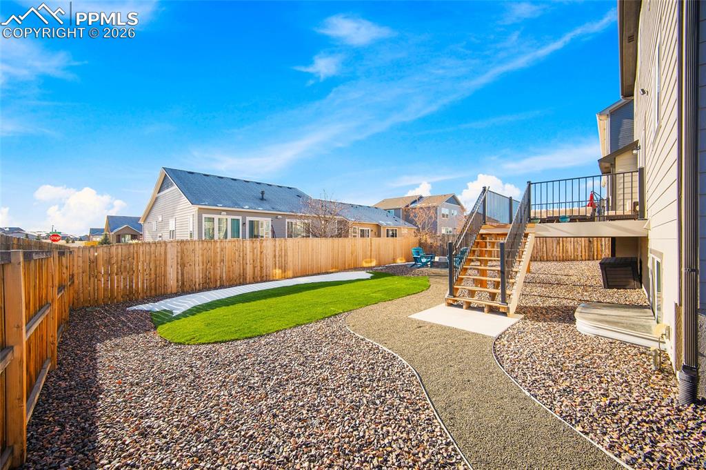 Image 31 of 41: Yard