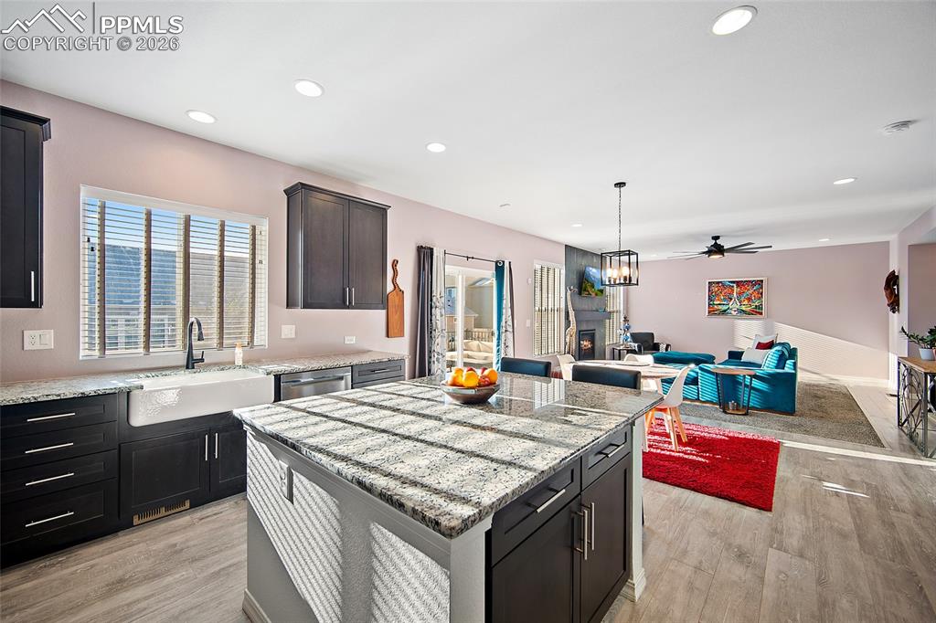 Image 5 of 41: Kitchen