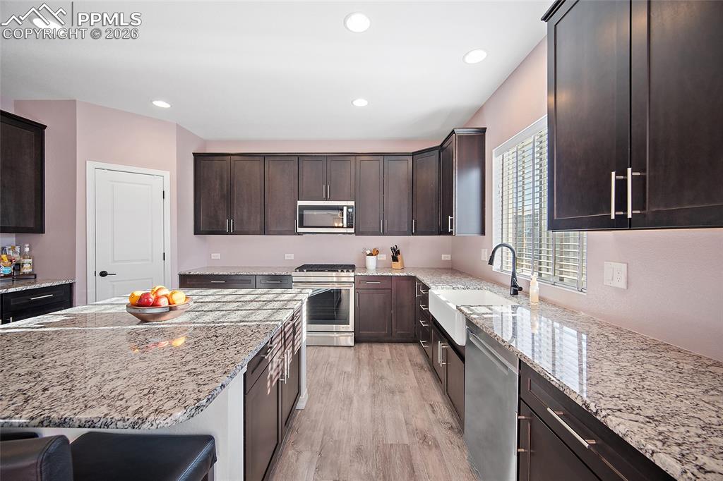 Image 7 of 41: Kitchen