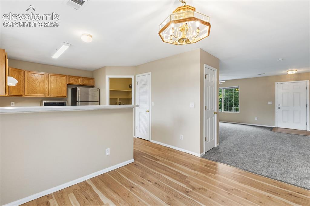 Image 10 of 27: Dining Area
