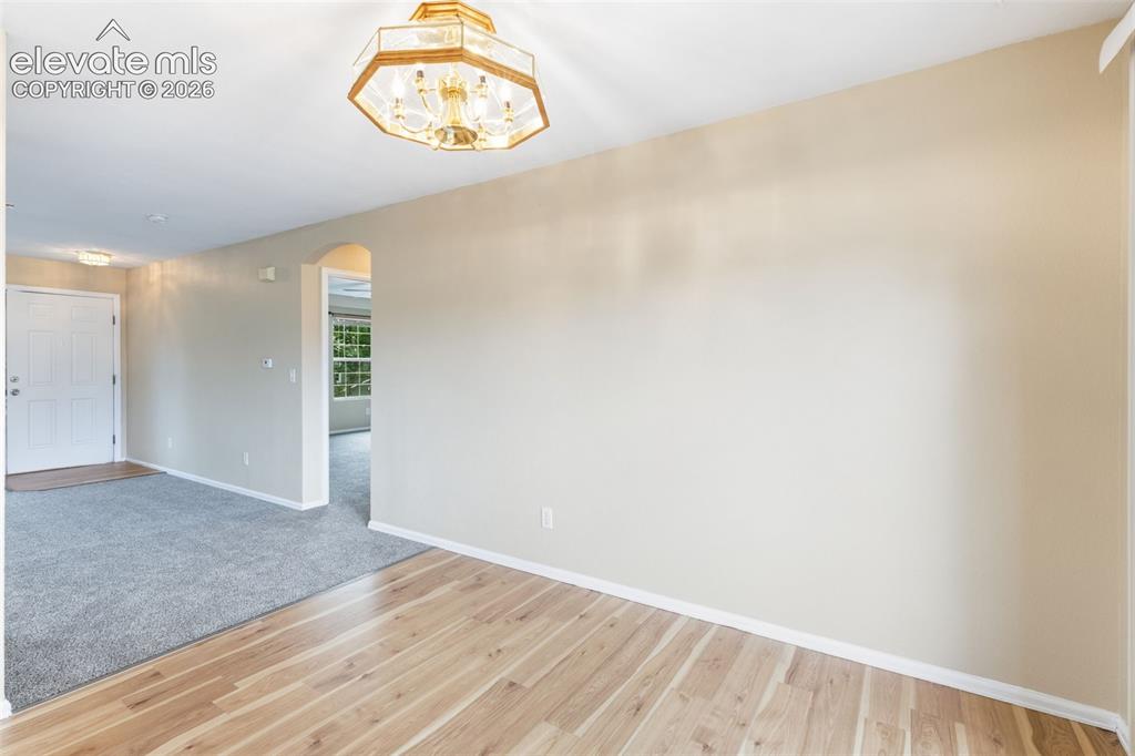 Image 11 of 27: Dining Area
