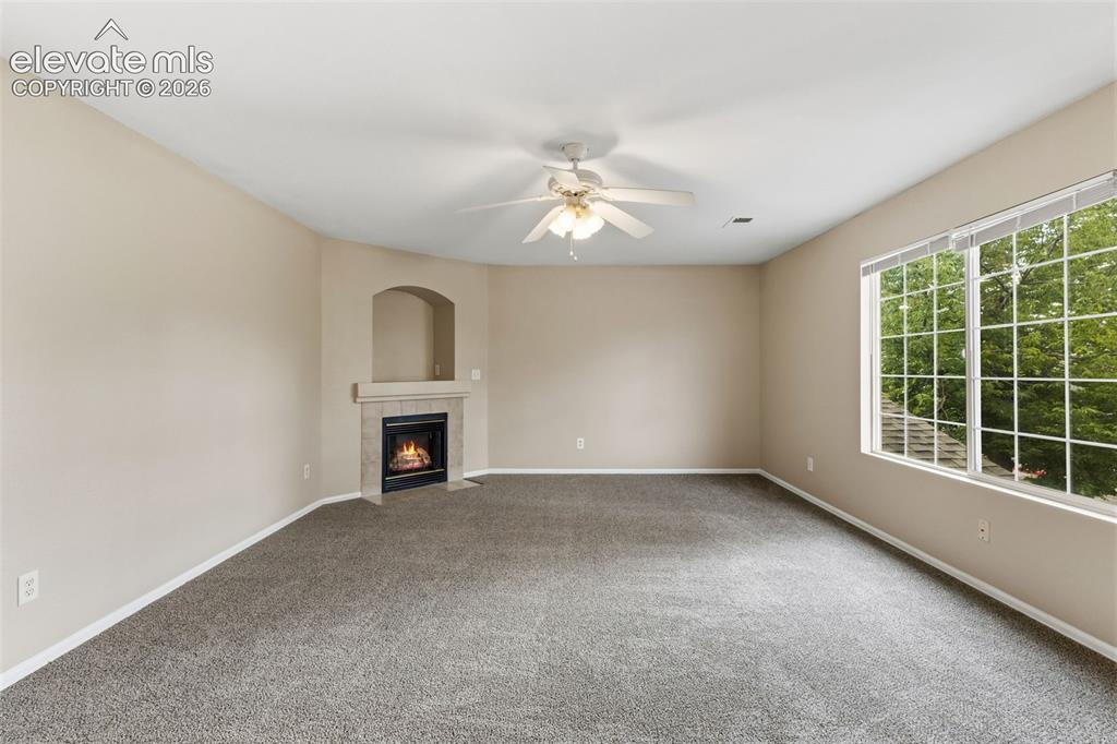 Image 7 of 27: Living Room