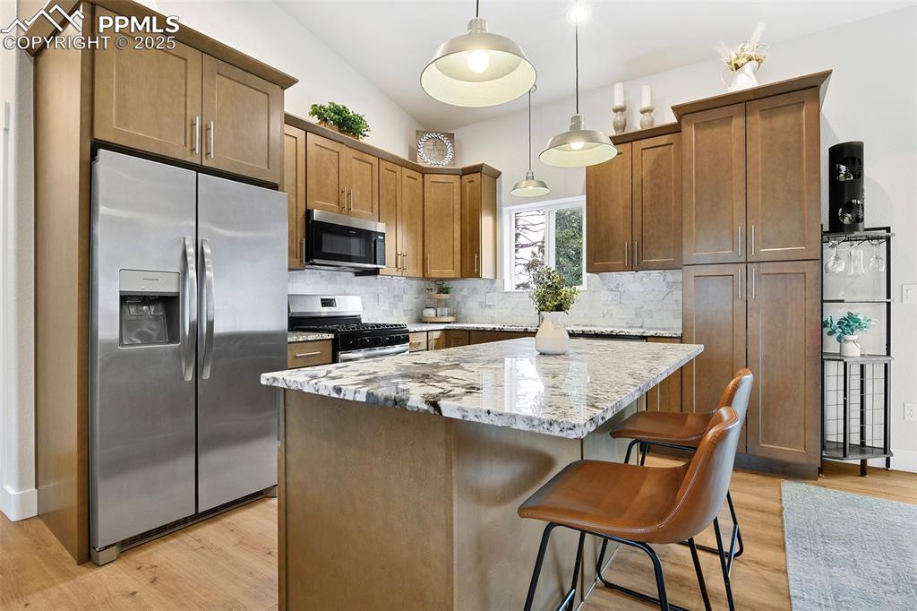 Image 6 of 40: Beautifully Designed Kitchen with Island and Soft Close Cabinets