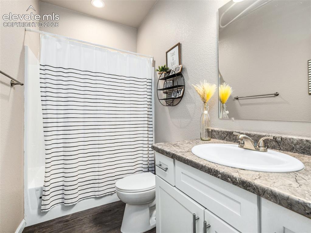 Image 15 of 19: Bathroom