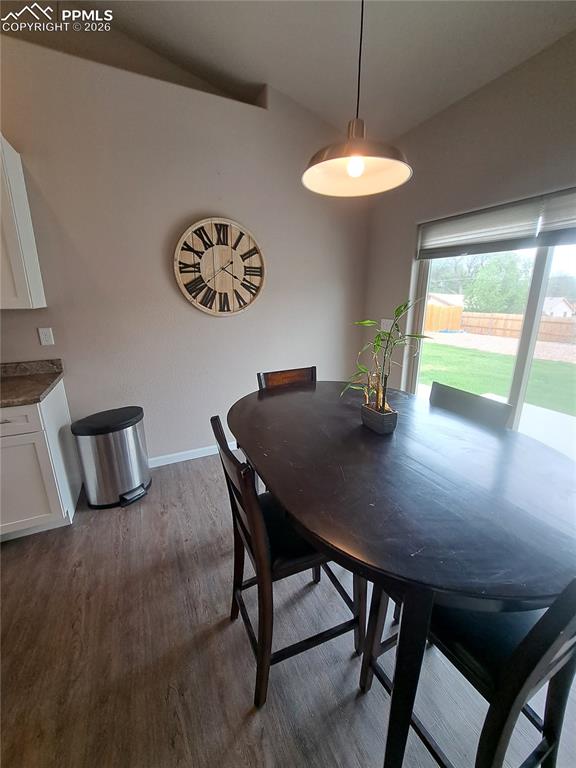 Image 2 of 10: Dining Area