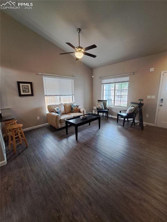 Image 3 of 10: Living Room