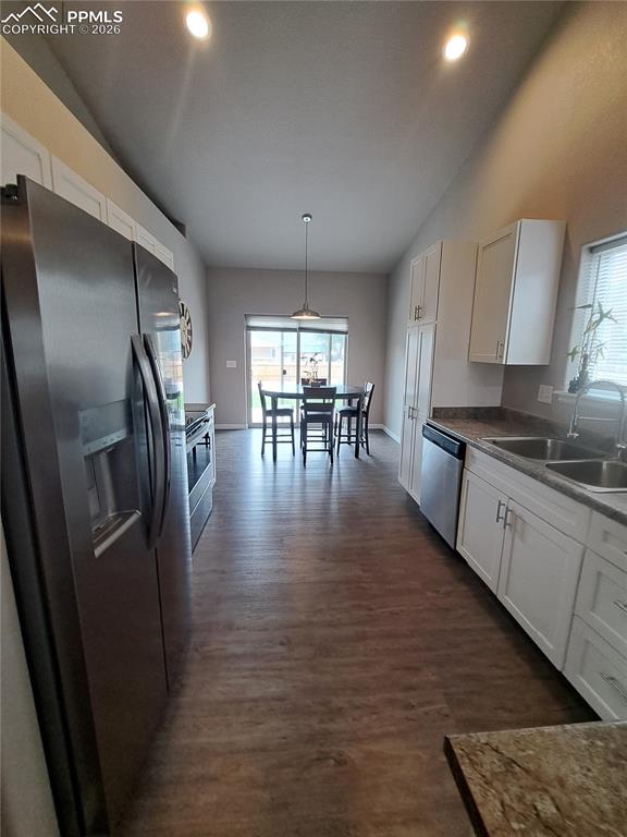 Image 4 of 10: Kitchen