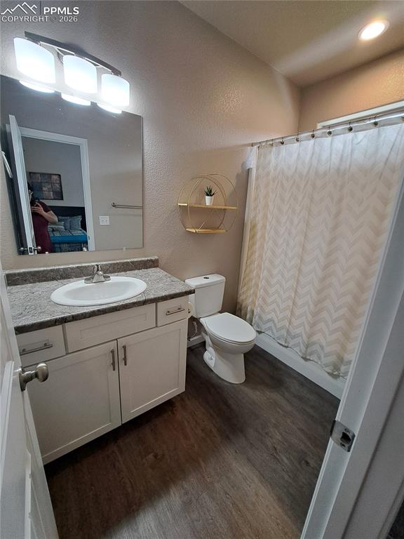 Image 7 of 10: Bathroom