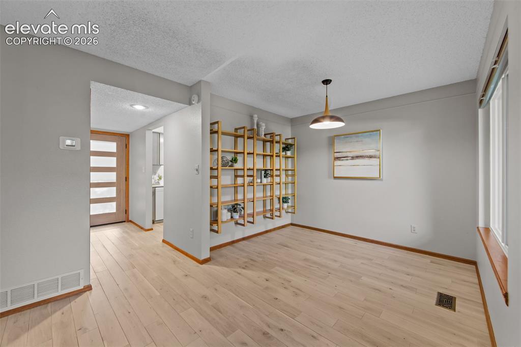 Image 10 of 35: Great Room